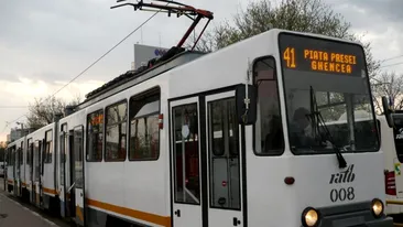 Un bărbat bănuit că agresa sexual femeile în tramvaiul 41 din Capitală a fost reținut de polițiști
