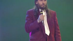 El este DOREL şi-a devenit preferatul internauţilor după ce-a participat la preselecţiile EUROVISION! Imaginile au devenit virale şi vor stârni hohote de râs