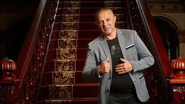 Nicolae Guță, apariție de senzație la un concert. Ce „coroană” a purtat „regele”