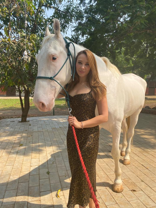 Cu lacrimi în ochi, Iulia Vântur a vorbit despre nunta cu Salman Khan: “Să îți petreci viața cu cineva…”