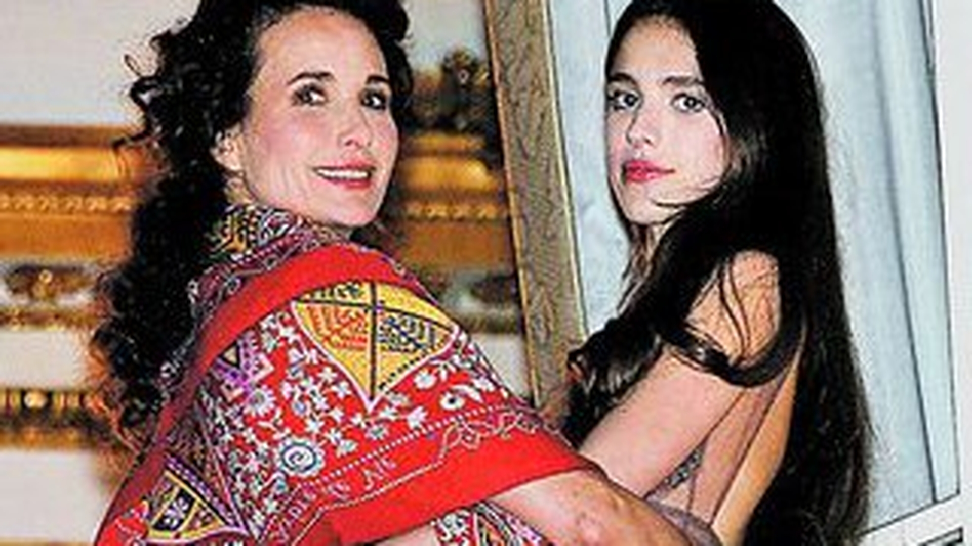 Noapte de poveste la Paris. Andie Mcdowell si fiica ei au stralucit la Balul Debutantelor
