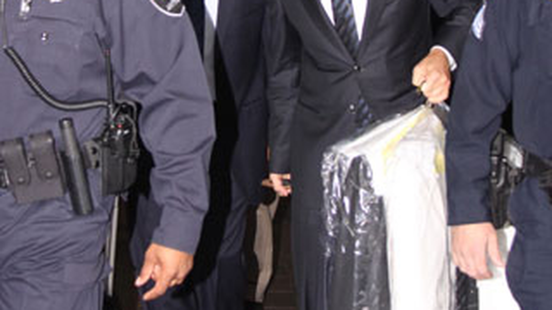 George Clooney n-are fite - circula sI cu trenul, ca un om obisnuit