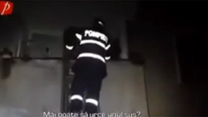 VIDEO ULUITOR! A crezut că e moartă în casă şi a chemat pompierii! Cum au putut să o găsească pe adolescentă e uimitor