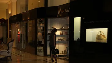 Au ajuns ca soarecele si pisica! Iulia si Mihai Albu isi saboteaza reciproc aparitiile publice! Imagini graitoare!