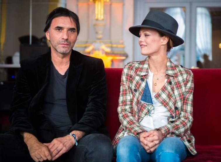 Vanessa Paradis s-a căsătorit! Imagini cu fosta iubită a lui Johnny Depp în rochie de mireasă