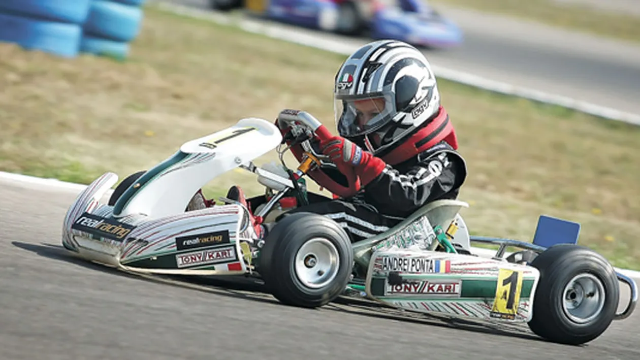 Fiul lui Victor Ponta schimba cartingul cu Abecedarul