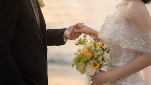 „Mai bine nu veneai”. O tânără, pusă la zid după ce a lăsat 1.600 de lei la nuntă
