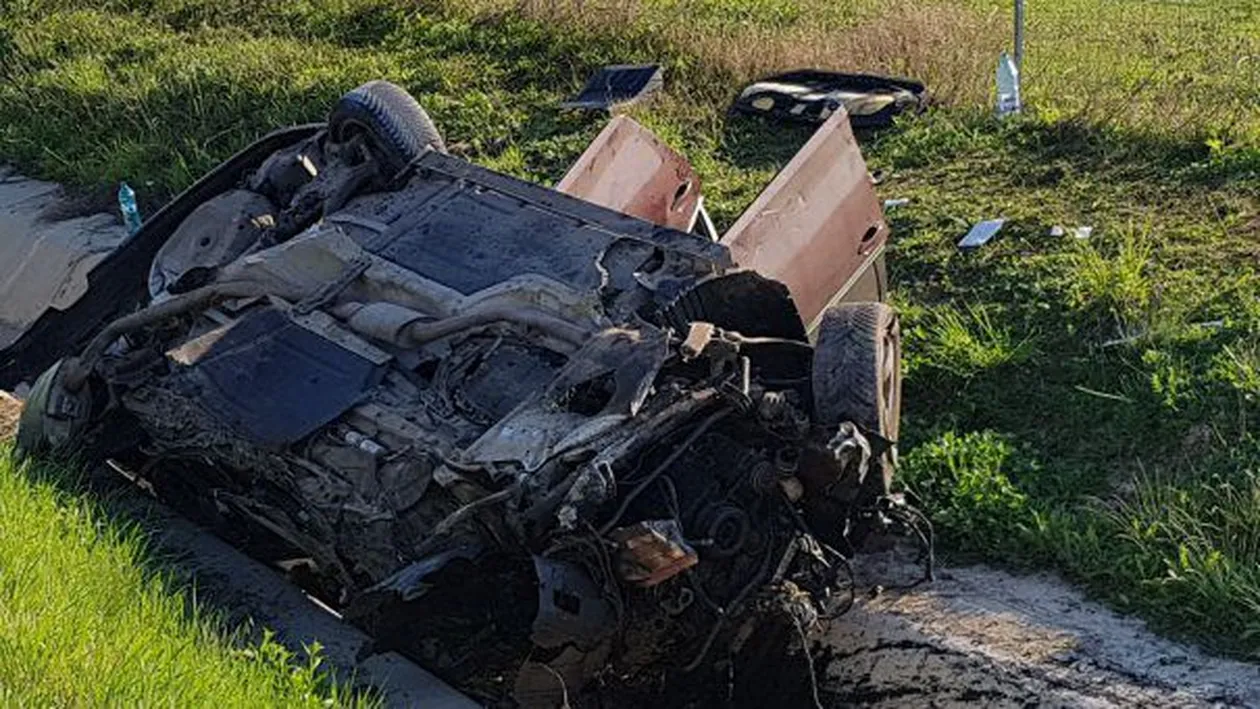Accident înfiorător pe A1, după ce o mașină s-a răsturnat! Un om a murit pe loc, iar alți patru au fost preluați cu elicopterul SMURD