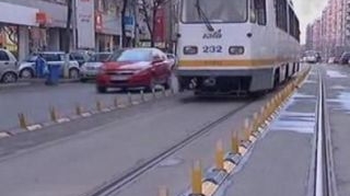 VIDEO Noile separatoare de trafic pe de Calea Mosilor ii infurie pe soferi