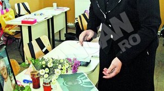 Invatatoarea si colegii fetitei ucise sunt in lacrimi. Doliu pentru Angelica