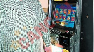 Acastigat 400.000 de euro la "pacanele"