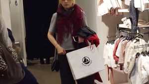 Vedeta Antenei este atentă cu bugetul familiei! Simona Gherghe a ”vânat” chilipiruri înainte de Sfântul Nicolae!