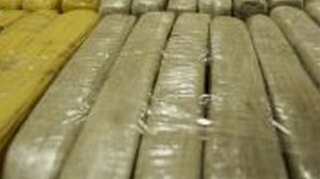 VIDEO Trei persoane au fost prinse cu 40 de kilograme de heroina pe A1