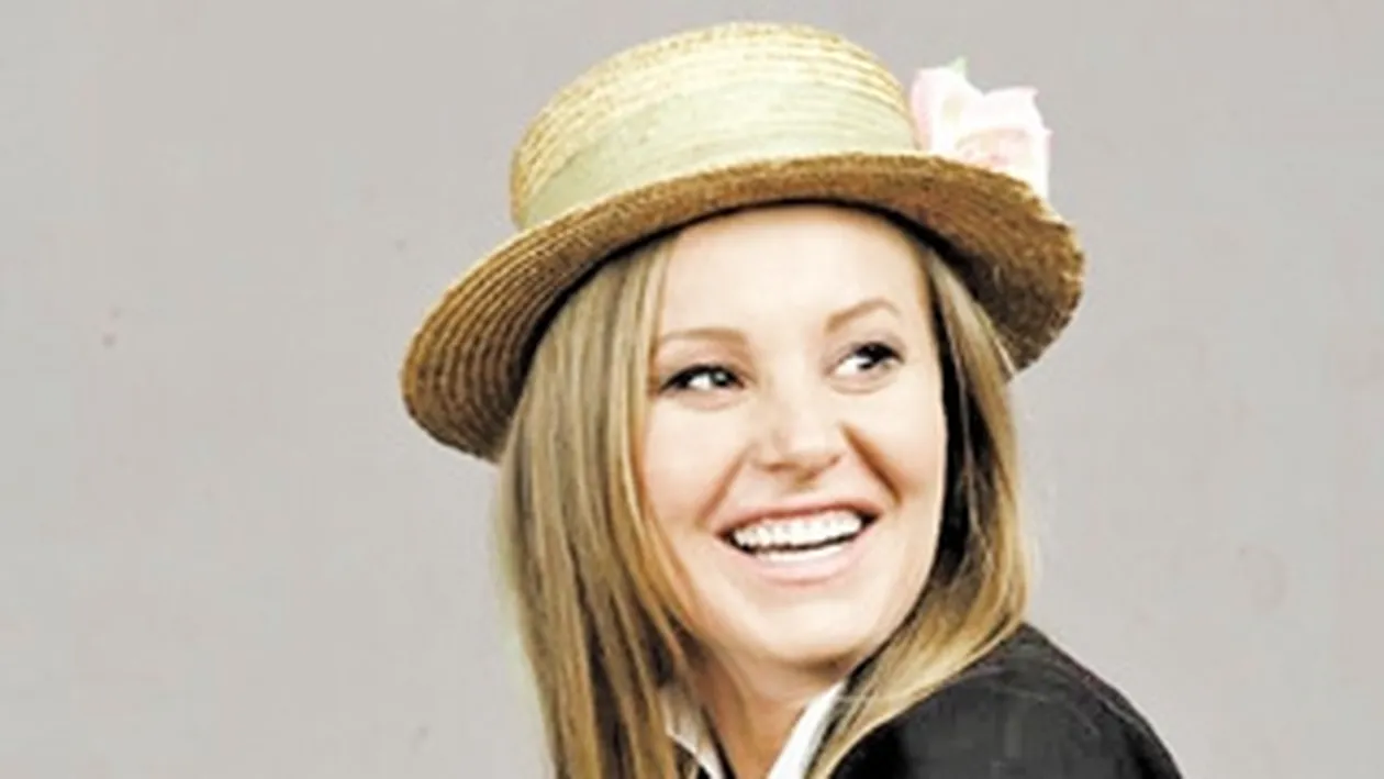 Inainte de a fi actrita, Tania Popa, rusoaica de la Teatrul National, a visat sa faca design vestimentar: Sper ca pana la finele anului 2012 - pana la sfarsitul lumii - sa scot pe podium prima mea colectie