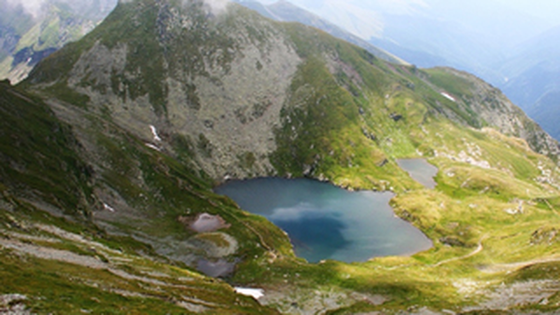 Patru turisti cehi au ramas izolati in muntii Fagaras!