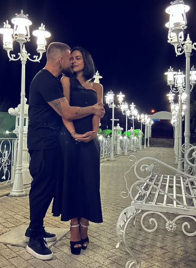 Ema și-a lăsat copiii acasă, cu Răzvan. (INSTAGRAM.COM)