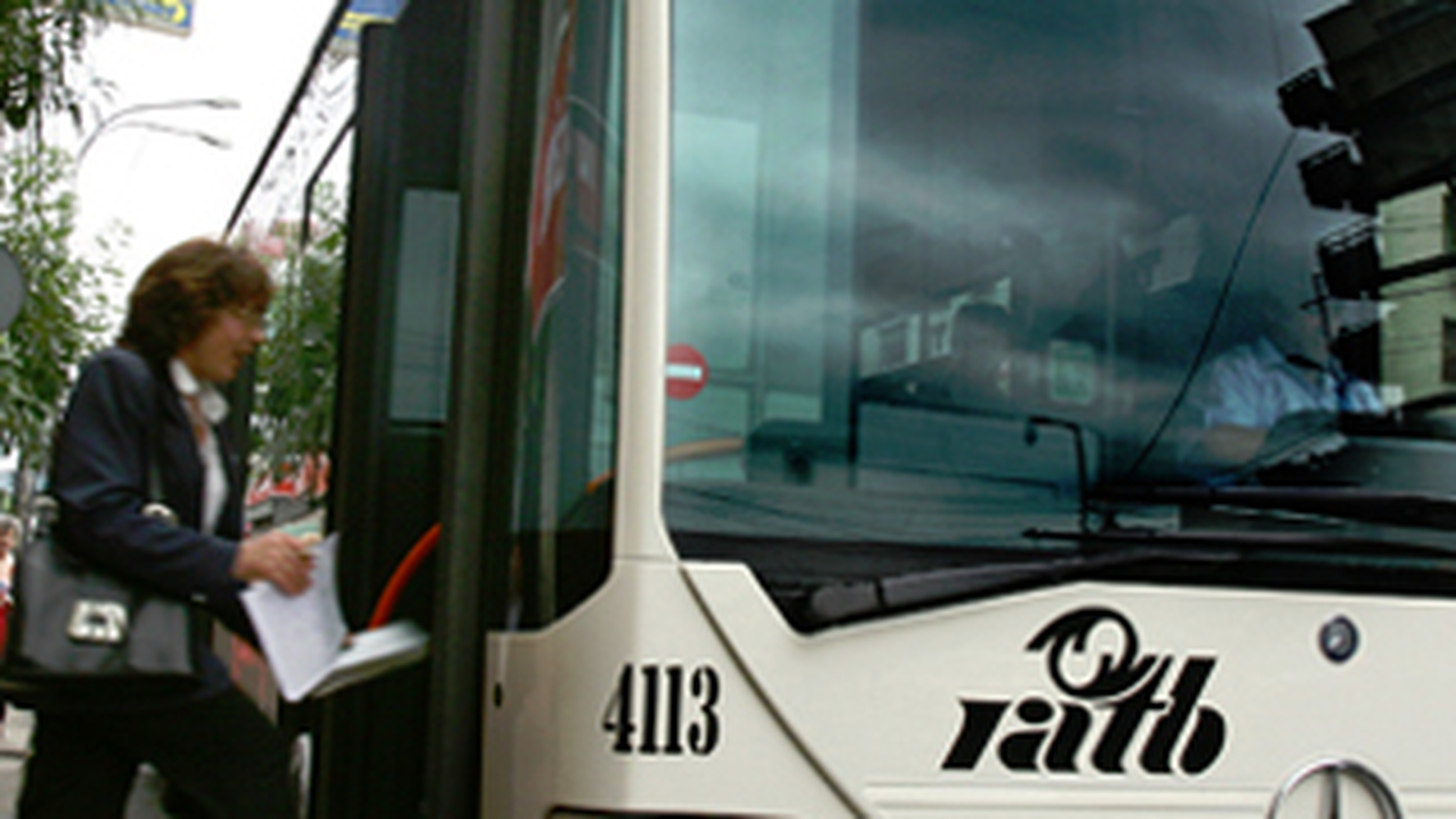 Autobuzele de noapte sunt nerentabile! RATB cheltuie 15.000 de euro pe noapte si recupereaza doar 500!