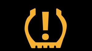 Mulți șoferi nu știu ce reprezintă martorul din imagine. Ce trebuie să faci dacă se aprinde