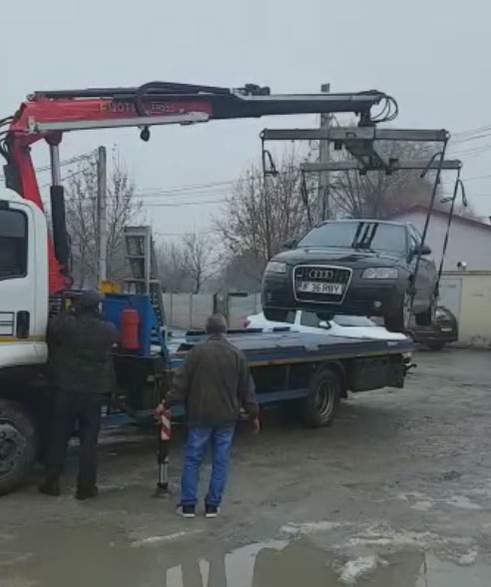 Una dintre mașinile confiscate după percheziții