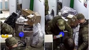 Video fabulos. Soldații ruși trimit acasă bunurile furate prin curierat
