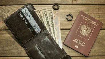 De la fotografie oficială la trend care a cucerit internetul: Cum a devenit poza de pașaport noul simbol al perfecțiunii?