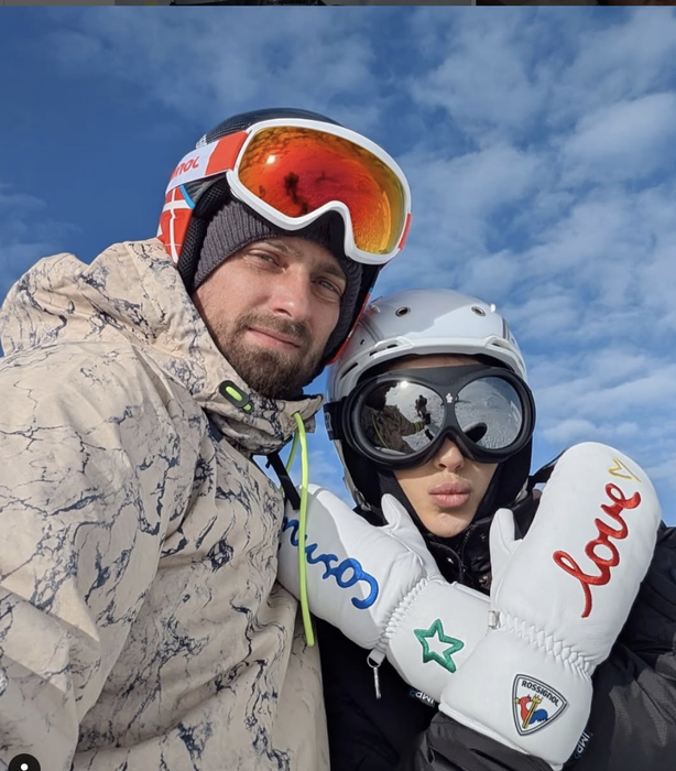 Cum arată și cu ce ocupă soția lui Gabi Tamaș, câștigătorul Asia Express 2025. Ioana și fostul internațional sunt căsătoriți de 13 ani și au împreună o fată
