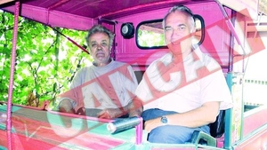 Caleasca din fier vechi, cu radio-casetofon