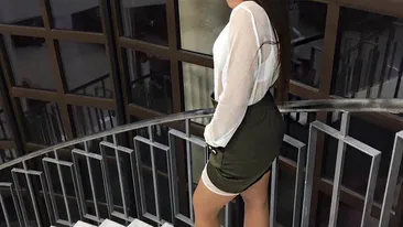 NICOLE CHERRY le-a arătat tuturor ce face de când a devenit majoră! A început să facă semne obscene şi...