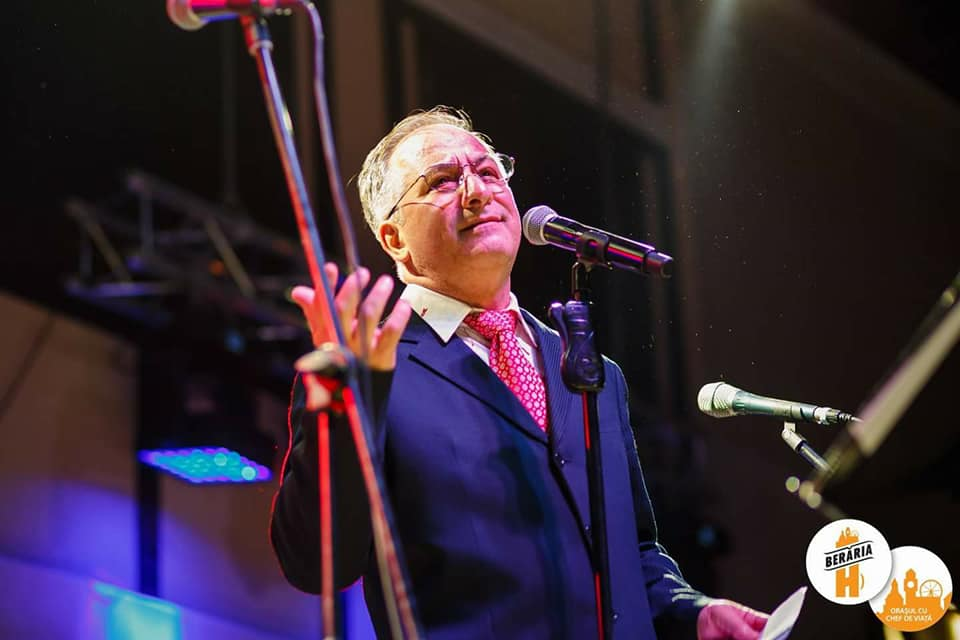 Ce s-a întâmplat cu actorul de la Divertis care îl imita perfect pe Ion Iliescu. Ce face acum Cristian Grețcu pentru bani, după ce s-a retras din televiziune