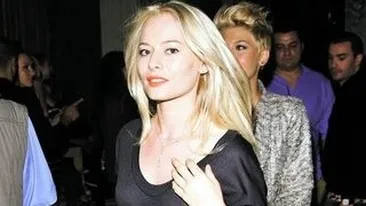 Itele unei povesti incalcite incep sa se descurce! Laura Cosoi nu mai locuieste de o luna cu Smiley