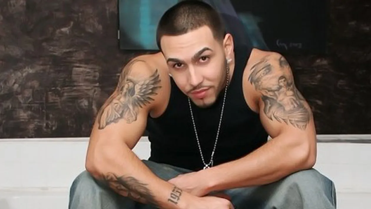 Alex Velea, de nerecunoscut! Cum arata cantaretul imbracat in rochie, pe tocuri si cu parul lung