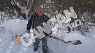 Ca in Evul Mediu! Intr-un sat din Mehedinti se deszapezeste cu carul cu boi
