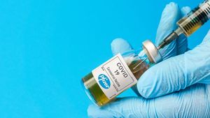 A vrut să nu accepte, în scris, vaccinul Pfizer, dar i-a ieșit cu totul altceva: „Refuz va@%& faizăr”. FOTO