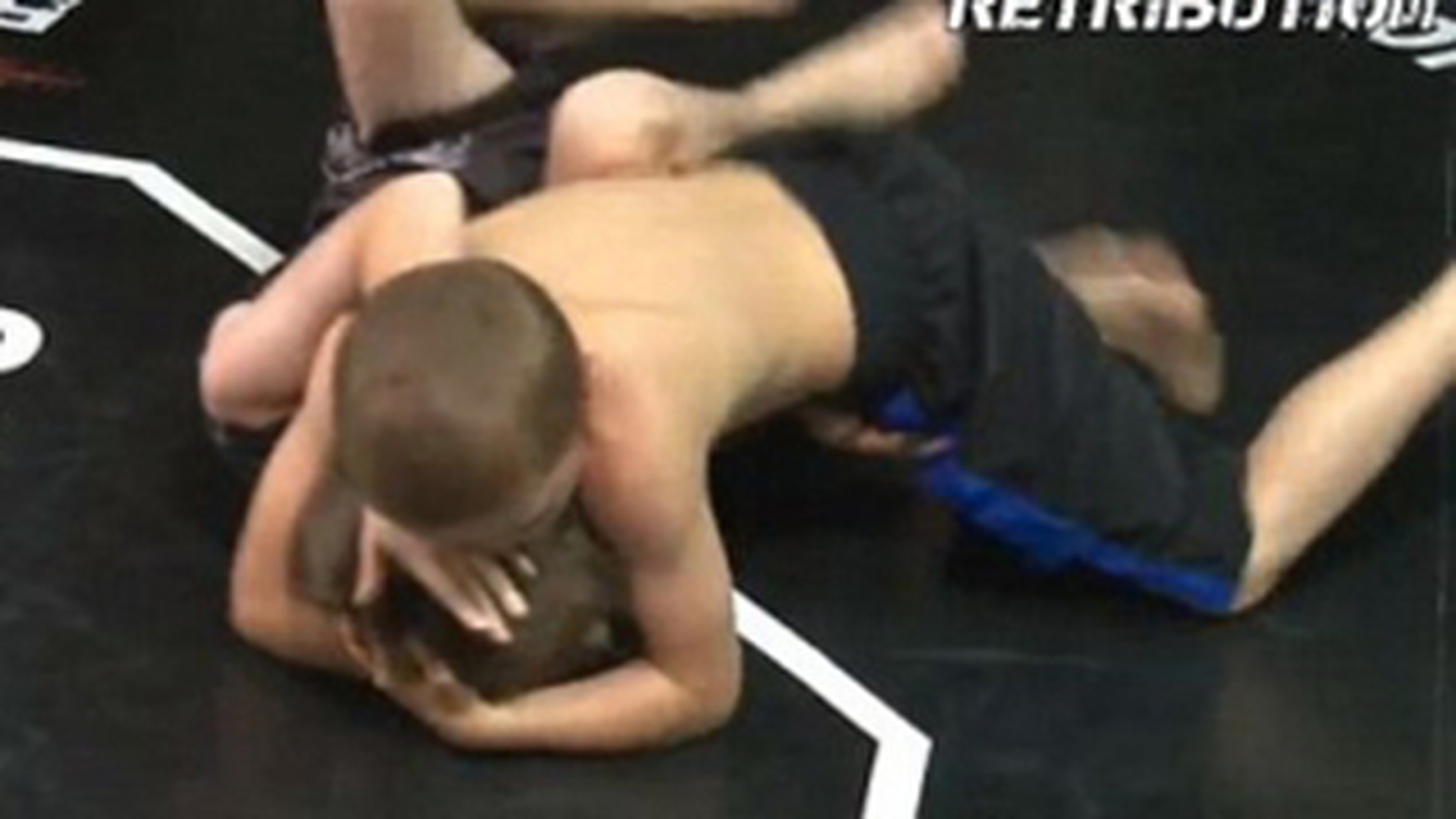 MMA Junior! In Marea Britanie se organizeaza lupte pentru pusti de numai opt ani!