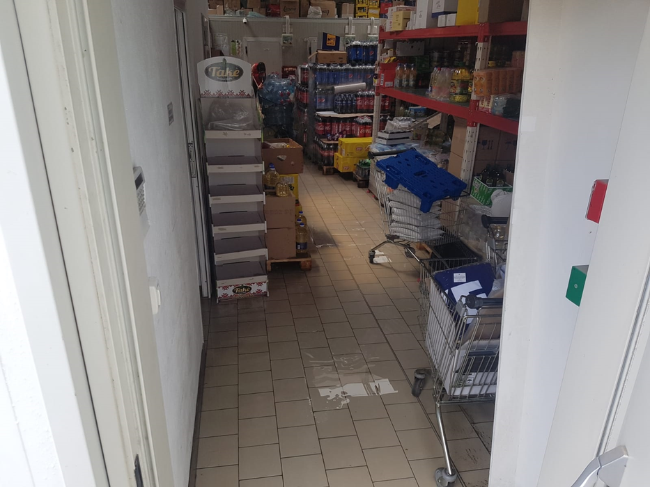Inundație într-un spațiu comercial din Vâlcea