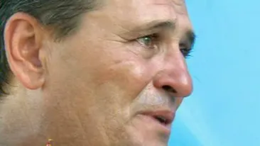 Nea Marin, zbirul vedetelor, asa cum nu l-ai mai vazut niciodata! A inceput sa planga la Serviti va rog!