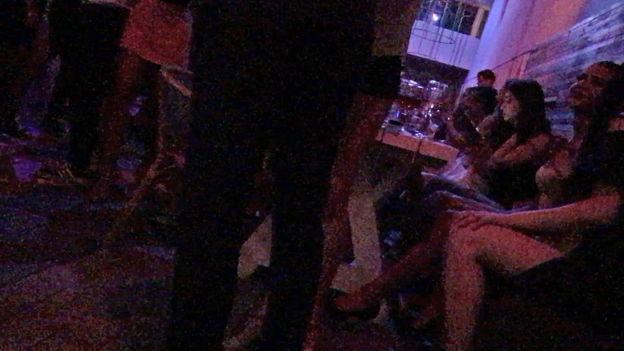Radu Mazăre s-a distrat în club, alături de un veritabil harem, format din... opt domnişoare!