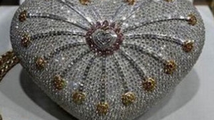 Are peste 4.500 de diamante! Vezi cea mai scumpa poseta din lume!
