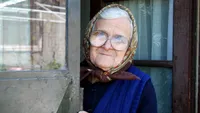 Cea mai tare băbuță din România. Cum a umilit o pensionară din Iași un escroc întrece orice imaginaţie