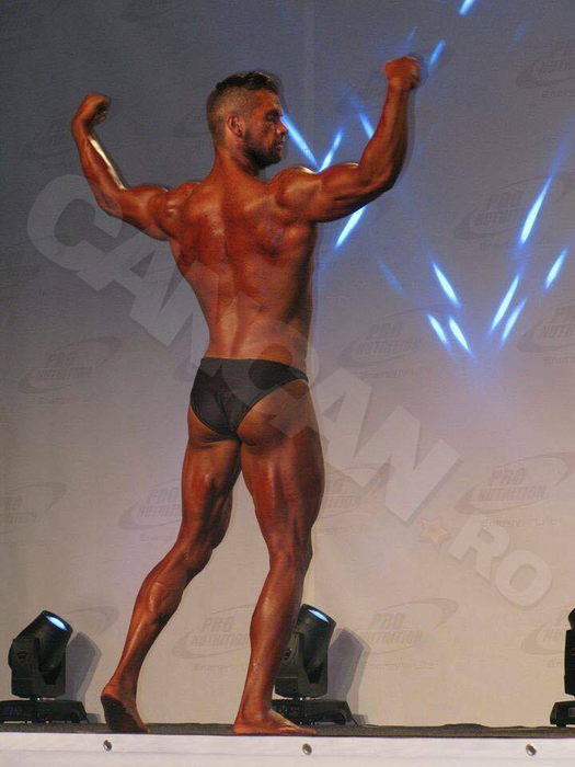 Am aflat secretul unui campion de fitness! A slăbit 15 kg şi s-a umplut de muşchi în doar 3 luni!