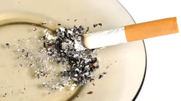 Un baietel de doi ani este fumator inrait!