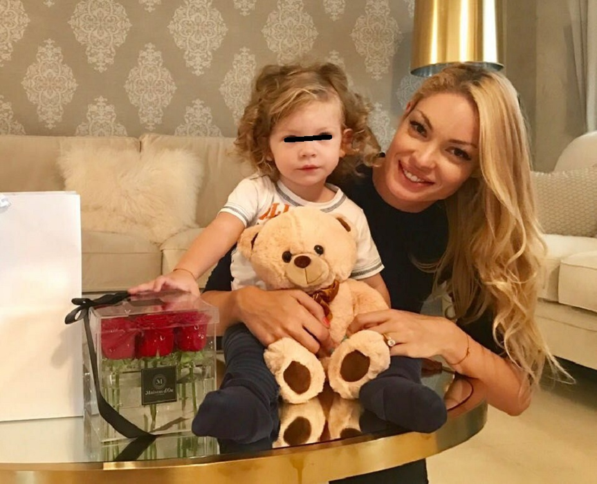 FOTO / Valentina Pelinel, surpriză neaşteptată de la Cristi Borcea, după ce nu a fost eliberat. Vedeta s-a mândrit în public cu gestul făcut de iubitul ei