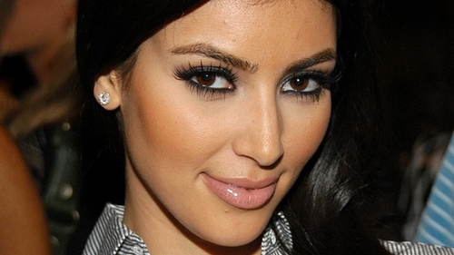 Fanii lui Kim Kardashian au ramas cu gura cascata! Cum arata vedeta, la 6 luni dupa nastere, in COSTUM DE BAIE!
