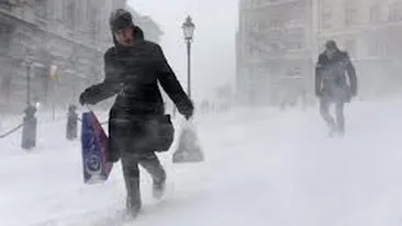 Credeaţi că am scapat de iarnă? Primavara mai are puţin până se se instaleze pe deplin! Cod galben de ninsori şi viscol!