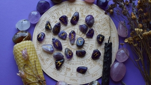 Horoscop rune azi, 14 mai 2026. Nativii care scapă de rutină și găsesc șansa la bani pe care Hagalaz le-a pus-o în cale