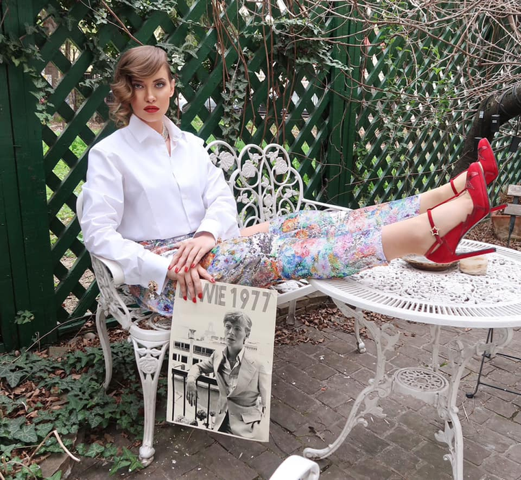 Iulia Albu a publicat o fotografie rară cu sora sa mai mică: “Te iubesc, sis”. Cât de mult seamănă Karin Vochița cu fosta vedetă de la Pro TV | FOTO