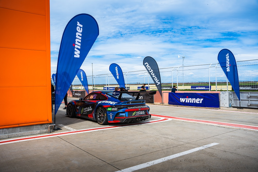 Viteză la limită! Cum a reacționat vloggerul Marius Cătălin la 250 km/h cu Porsche 911 GT3 Cup