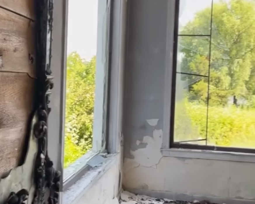 Ce se întâmplă acum la celebra vilă de la Izvorani a lui Irinel Columbeanu? A ajuns o ruină