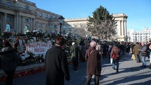 Mii de oameni i-au adus un ultim omagiu Regelui Mihai. Casa Regală, anunţ despre gestul făcut în memoria Majestăţii Sale Defuncte