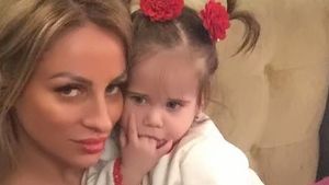 Izabela a împlinit un an! Declaraţie de dragoste emoţionantă a Sânzianei Buruiană pentru fiica ei